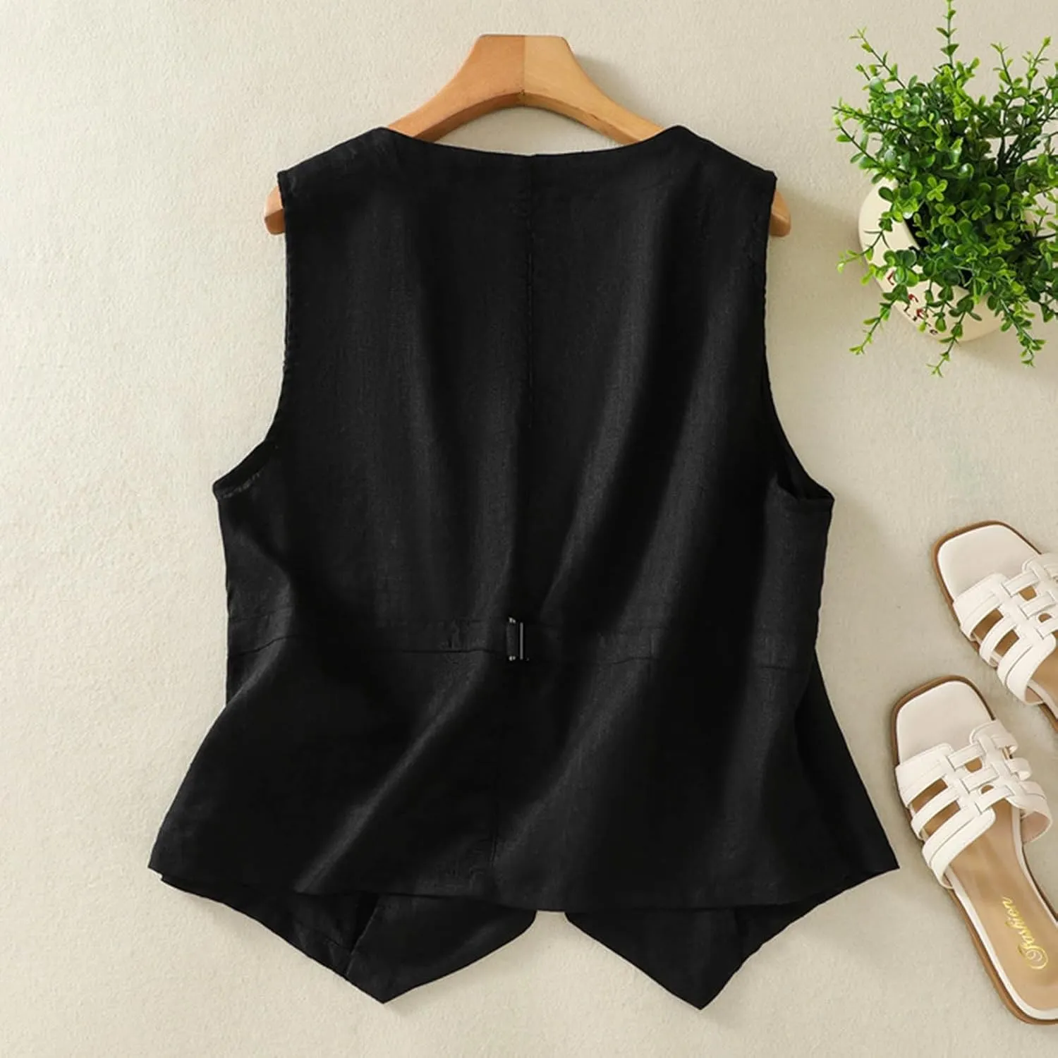 Cotton Linen Vest for Women Sleeveless Button Down Coats Casual Lightweight V Neck Retro 2024 Fall Jackets Pockets