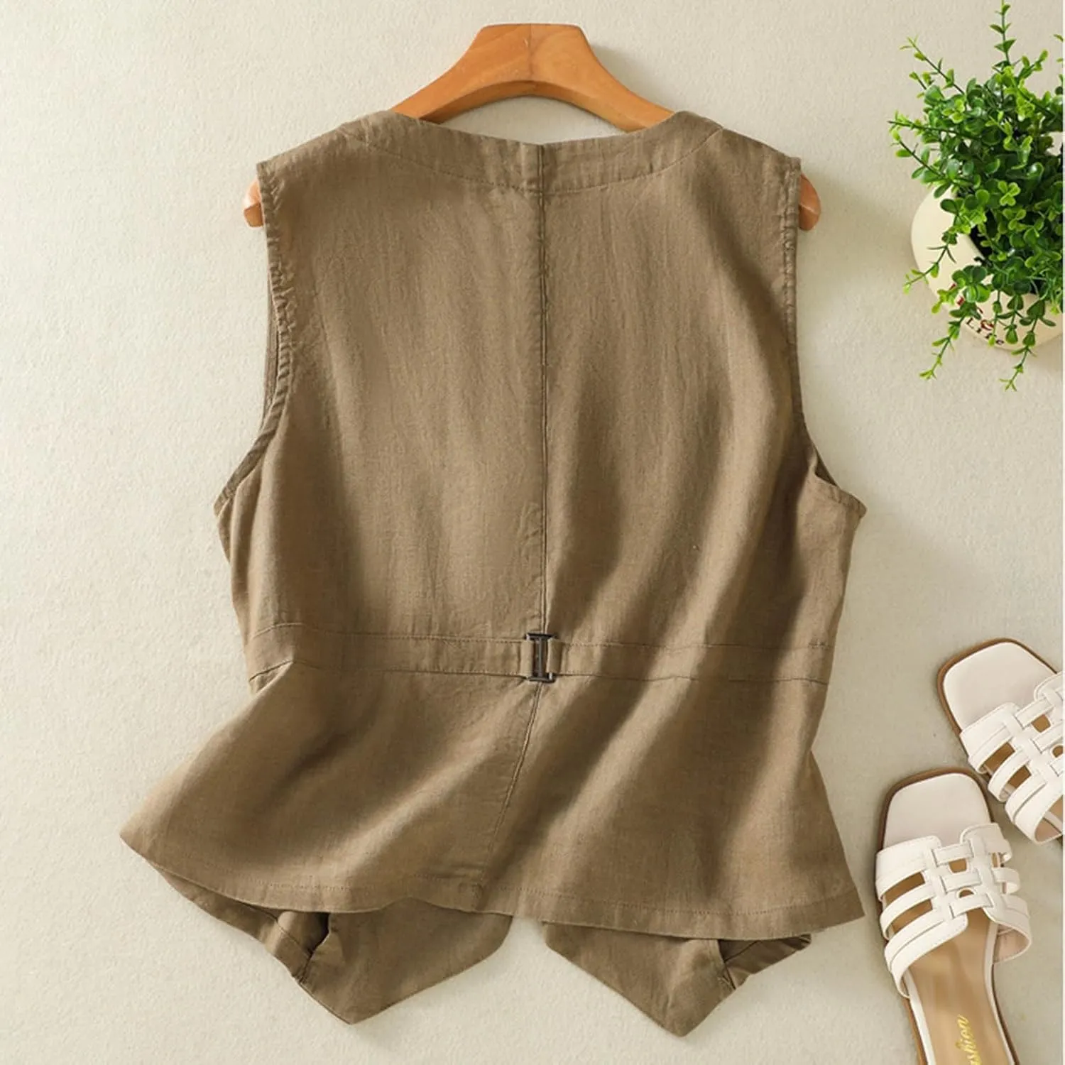 Cotton Linen Vest for Women Sleeveless Button Down Coats Casual Lightweight V Neck Retro 2024 Fall Jackets Pockets